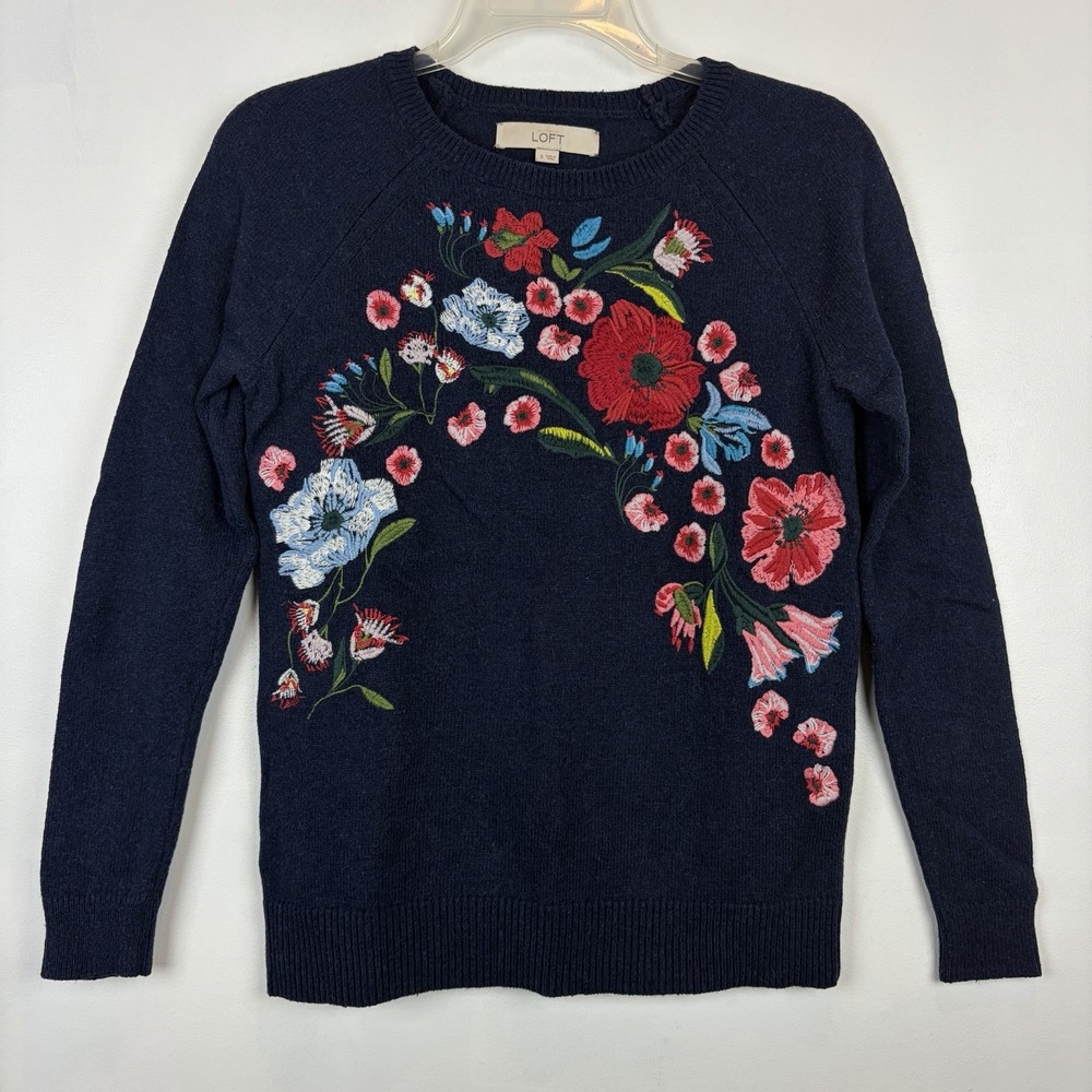 Loft Floral Embroidered Sweater Womens Small Blue Crew Neck Preppy Old Money